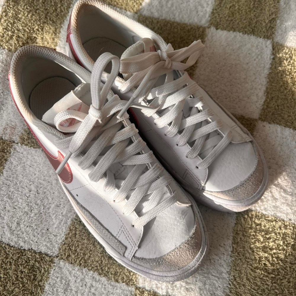 NIKE BLAZERS